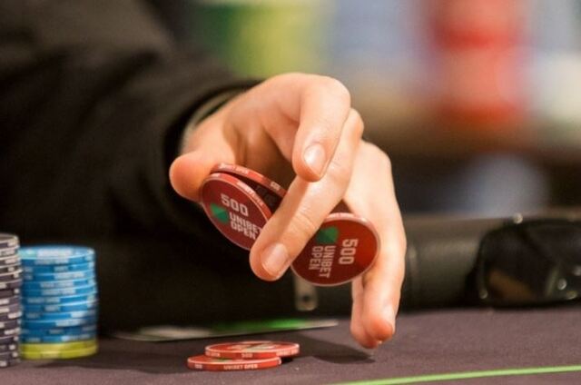 Tần suất bluff trong poker